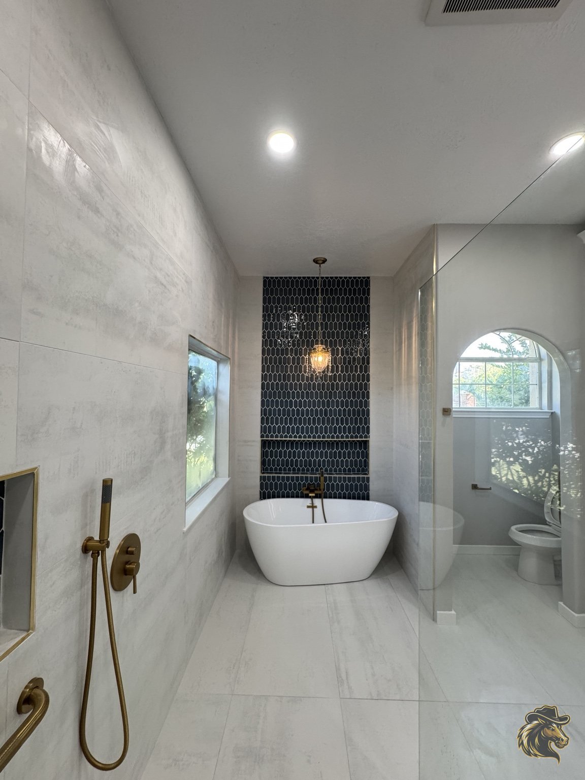 Freestanding bathtub and accent tile wall